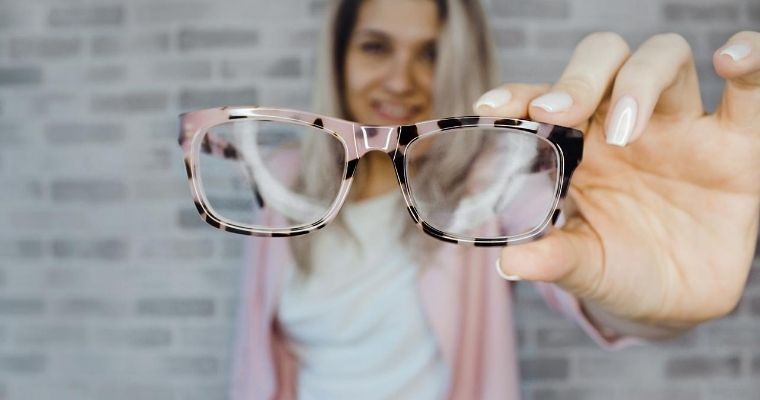 How to pick the right eyeglasses for you